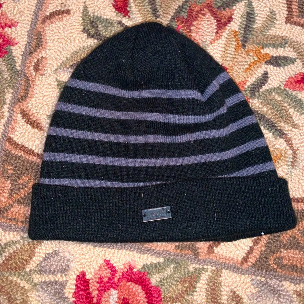Unisex Levi’s gray and black striped beanie